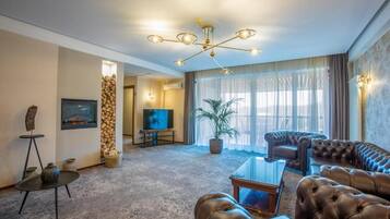 Presidential Apartment | Área de estar | TV de plasma