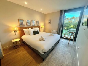 Phòng tiện nghi đơn giản, 1 giường cỡ king, không hút thuốc, tầng trệt | Bộ đồ giường cao cấp, phòng cách âm 