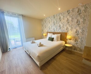 Comfort Room, 1 King Bed, Non Smoking, Ground Floor | Premium bedding, soundproofing, free cribs/infant beds, free WiFi - Best Western Hotel de la plage Normandie (Asnelles)
