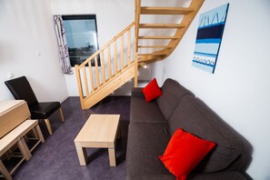 Una televisión de pantalla plana