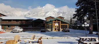 Rundle Mountain Lodge