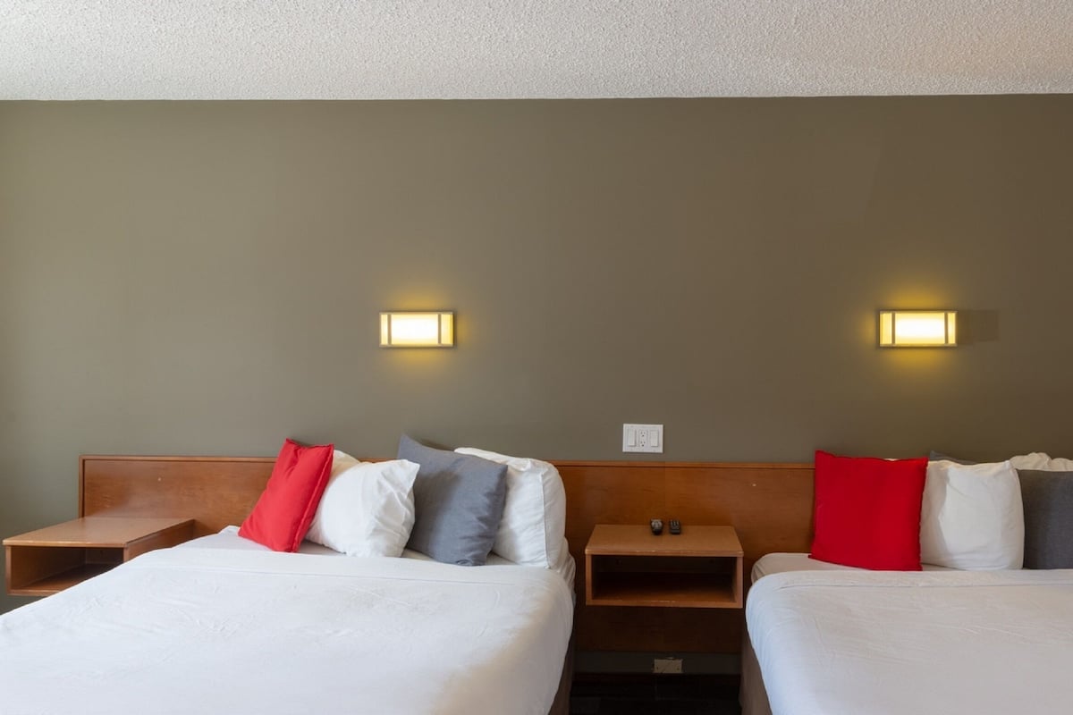 WiFi (free), bed sheets