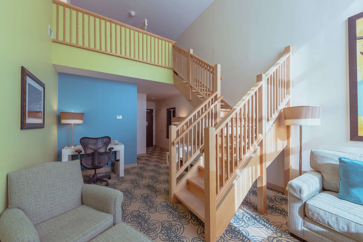 Phòng Suite, 1 giường cỡ king, không hút thuốc (Treehouse) | Bộ đồ giường cao cấp, két bảo mật tại phòng, bàn 