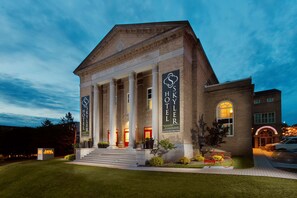 A hotel with a classical facade, large columns, and a prominent entrance.