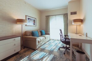 Phòng, 1 giường cỡ king và sofa giường | Bộ đồ giường cao cấp, két bảo mật tại phòng, trang trí khác biệt 