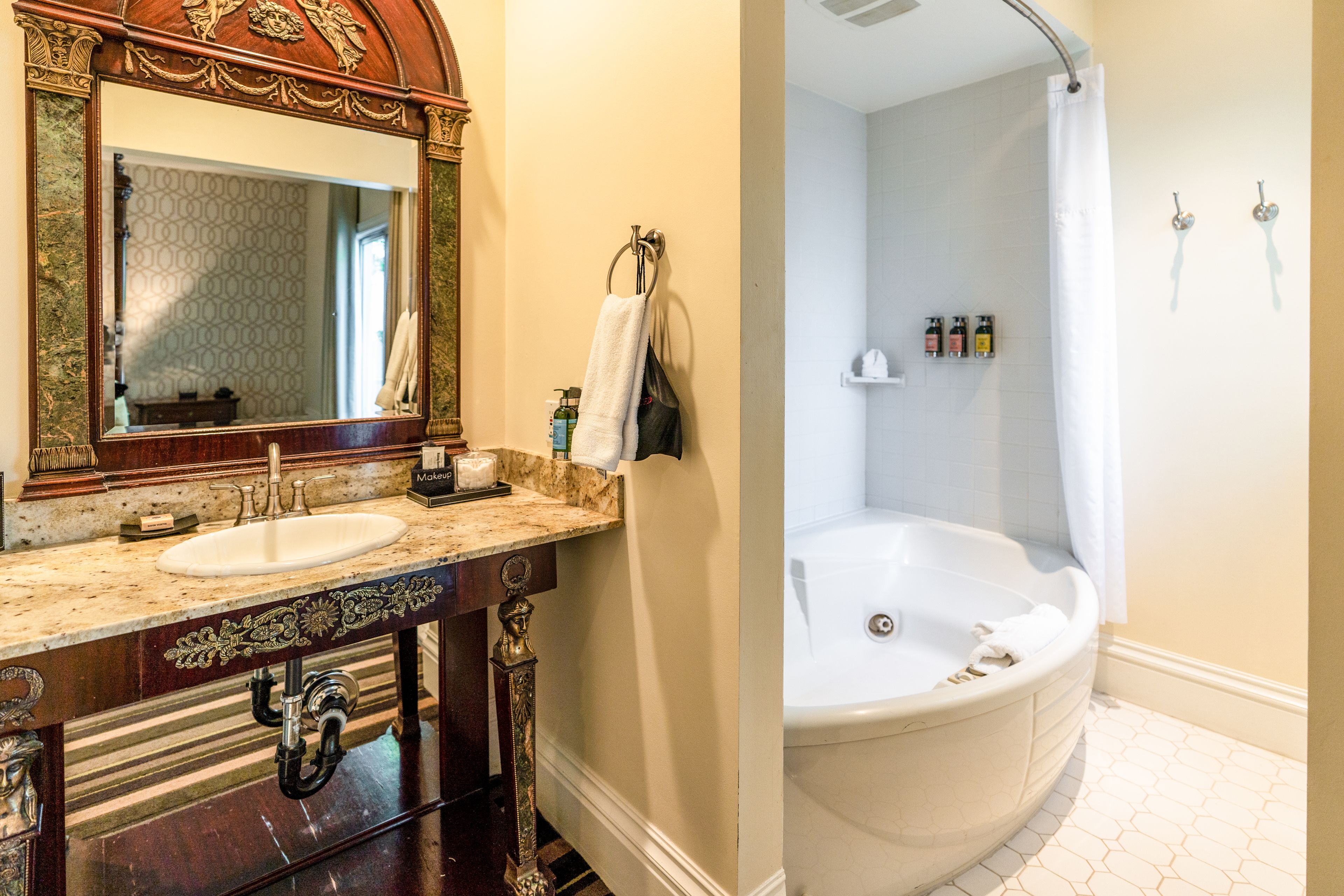Signature Room, 1 King Bed, Patio | Bathroom | Free toiletries, hair dryer, bathrobes, towels