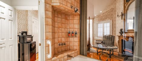 Suite Signature, 1 trĂšs grand lit, balcon | Salle de bain