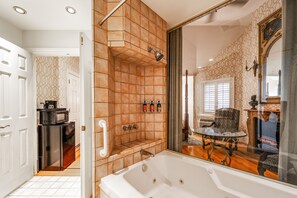 Suite Signature, 1 très grand lit, balcon | Salle de bain