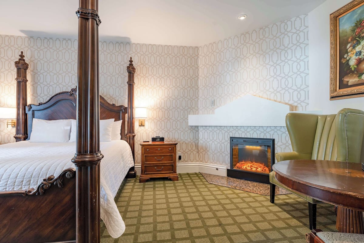 1 bedroom, premium bedding, pillowtop beds, individually decorated