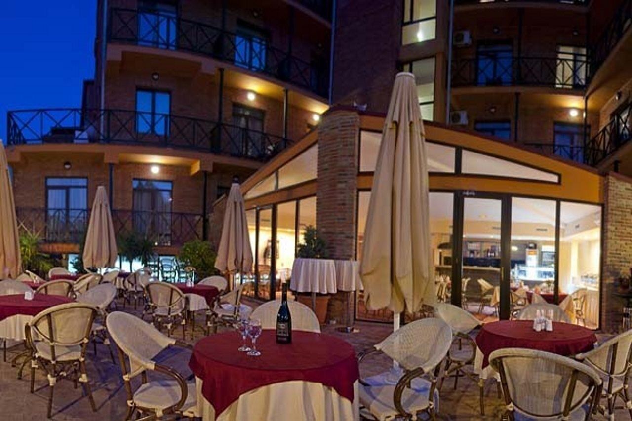 Frokost, lunsj og middag serveres