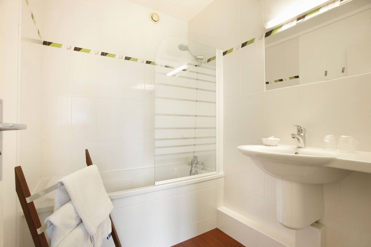 superior double room | bathroom | hair dryer, towels