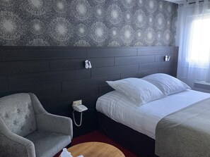 Habitación doble superior | Escritorio, sistema de insonorización, wifi gratis y ropa de cama