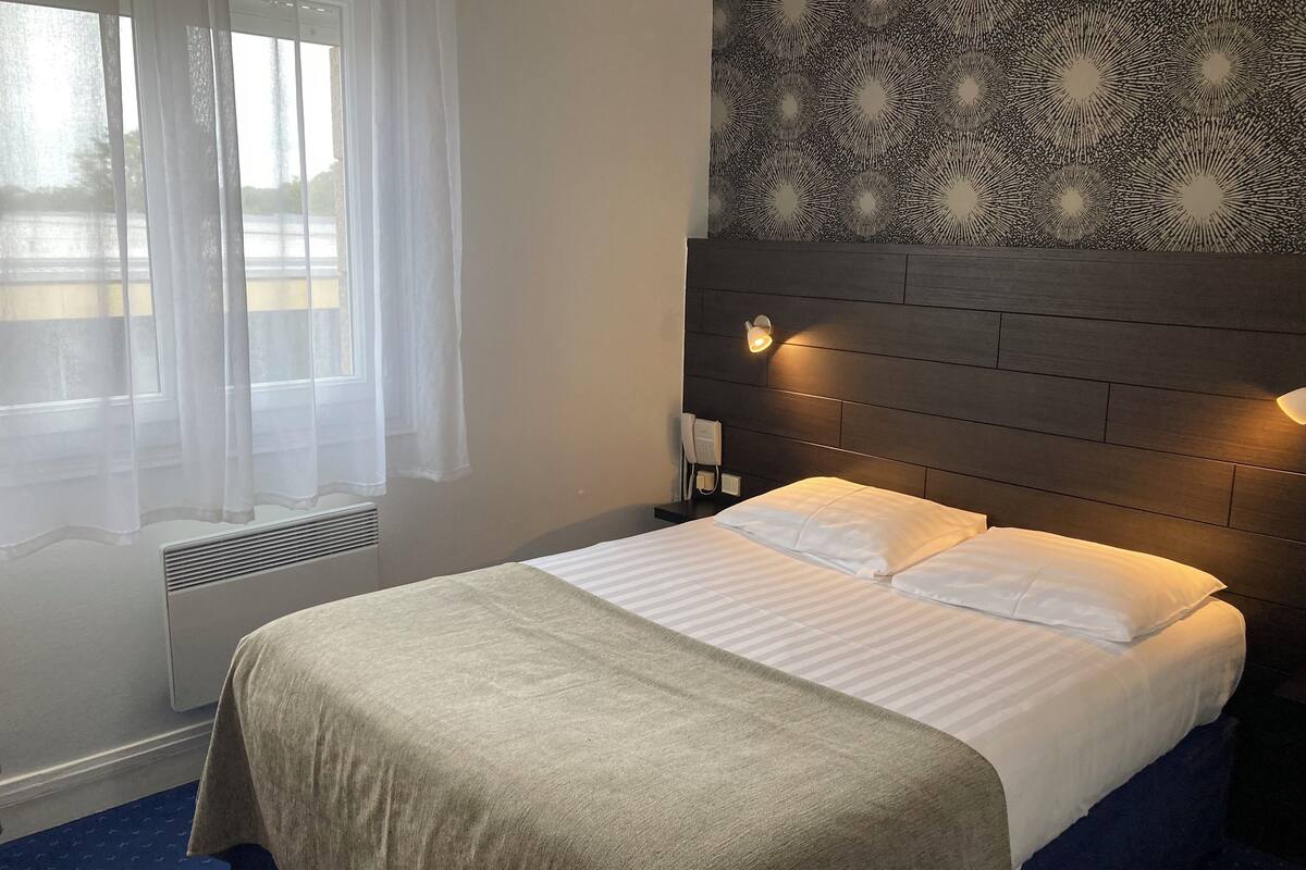 family triple room | desk, soundproofing, free wifi, bed sheets