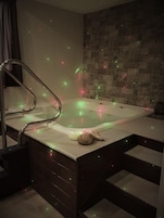 Couples treatment rooms, Turkish bath, body treatments, hydrotherapy