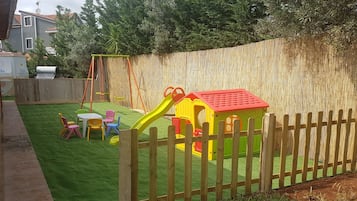 Área de juegos infantiles al aire libre