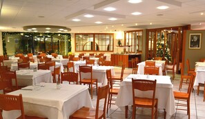 Breakfast, lunch, dinner served; local cuisine  - Hotel Colonne (San Giovanni Rotondo)