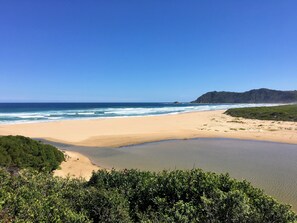 Plage à proximité, navette pour la plage, chaises longues, parasols