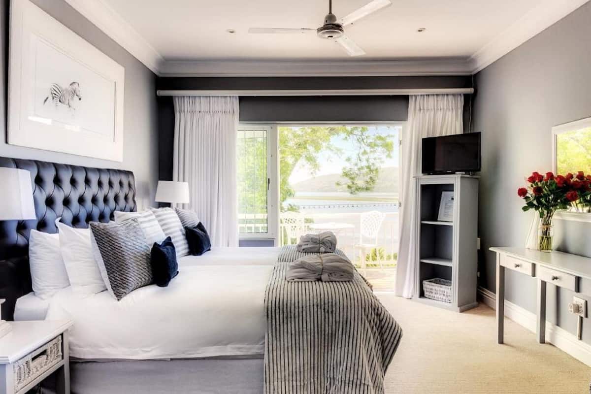 Deluxe-Doppel- oder -Zweibettzimmer (Luxe Lagoon & Sea Facing King/Twin) | Bettwäsche aus ägyptischer Baumwolle, hochwertige Bettwaren