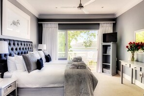 Kamar Double atau Twin Deluks (Luxe Lagoon & Sea Facing King/Twin) | Seprai katun Mesir, seprai premium, dan selimut bulu angsa