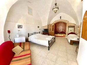 Family Room, 5 Bedrooms