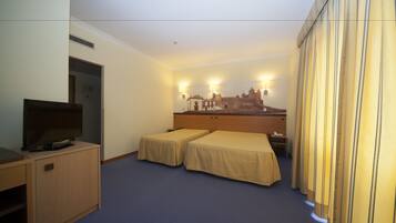 Literie hypoallergénique, minibar, coffres-forts dans les chambres