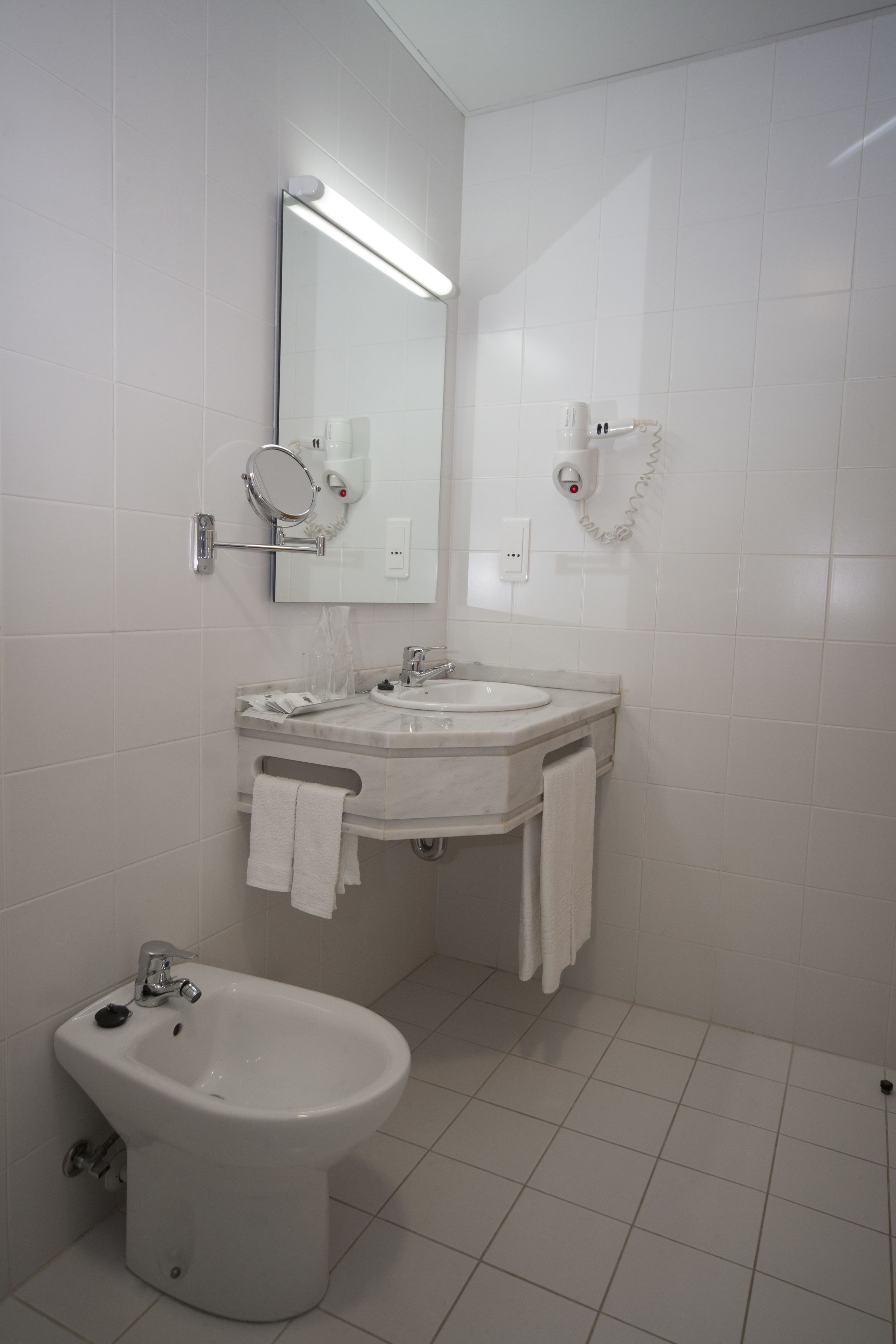 combined shower/bathtub, deep-soaking bathtub, free toiletries