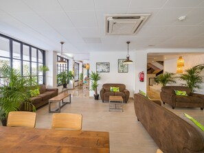 Porch - Checkin Garbí (Calella)