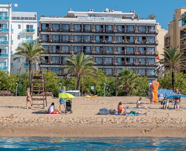Front of property - Checkin Garbí (Calella)