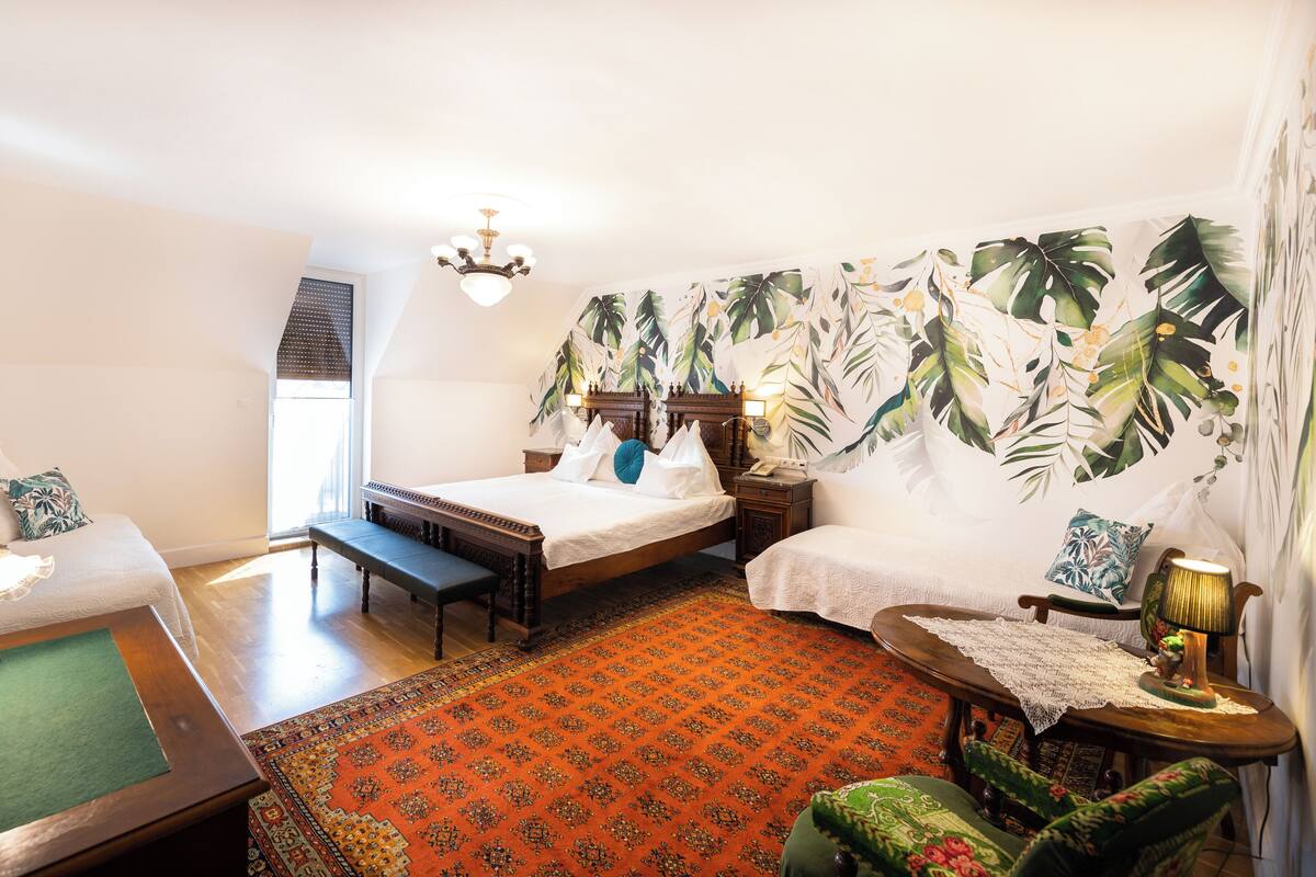 2 chambres, coffres-forts dans les chambres, décoration personnalisée