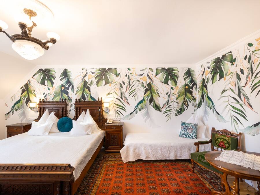 Caja de seguridad en la habitación y decoración personalizada