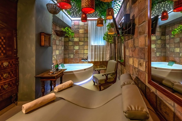 Sauna, hot tub, steam room