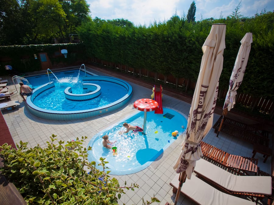 Children’s play area – outdoor