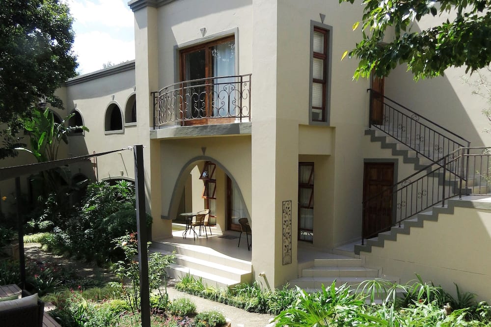 Dunton Guest House
