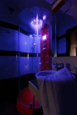 Hair dryer, towels