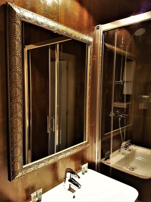 Superior Room, Balcony | Bathroom | Shower, free toiletries, hair dryer, slippers - SleepWell Apartments Nowy Świat (Warsaw)