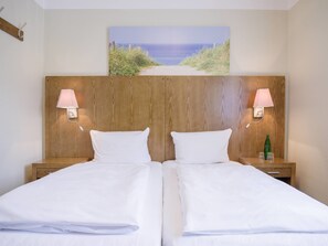 Free WiFi, bed sheets - Hotel Königstein Kiel by Tulip Inn (Kronshagen)