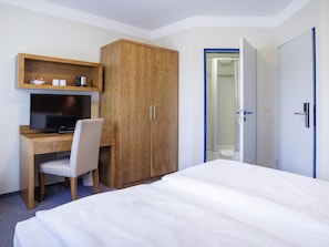 Standard Room, 1 King Bed | Free WiFi, bed sheets - Hotel Königstein Kiel by Tulip Inn (Kronshagen)