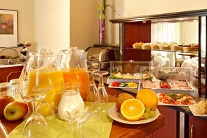 Café da manhã com buffet todos os dias mediante uma taxa