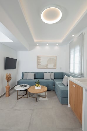 Living Suite with Heated Plunge Pool | Premium bedding, pillowtop beds, soundproofing, free cribs/infant beds