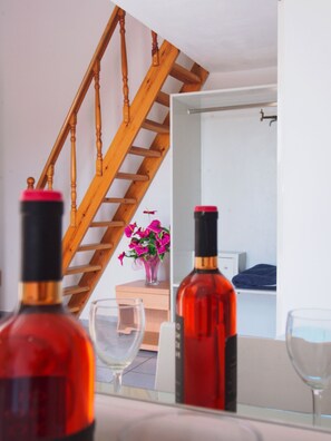 Duplex | In-room safe, iron/ironing board, free WiFi, bed sheets - Villa Markos (Santorini)