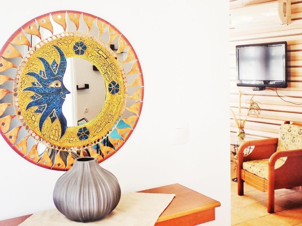 Milto's Apartment | Wohnbereich | Fernseher