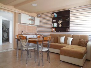 Milto's Apartment | Private kitchen | Mini-fridge, stovetop, electric kettle, cookware/dishes/utensils - Villa Markos (Santorini)