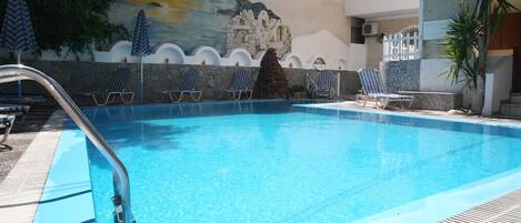 Outdoor pool, pool umbrellas, sun loungers