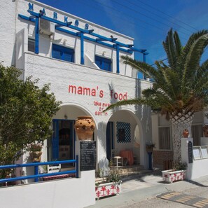 Front of property - Villa Markos (Santorini)