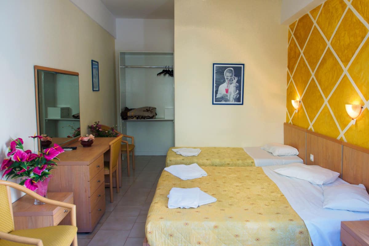 Classic Studio | In-room safe, iron/ironing board, free WiFi, bed sheets