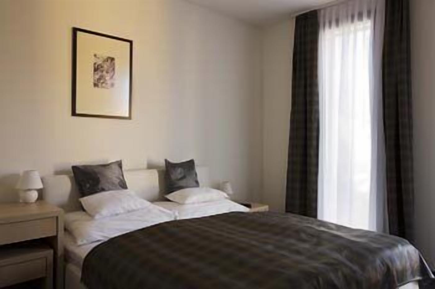 premium bedding, down duvets, minibar, in-room safe