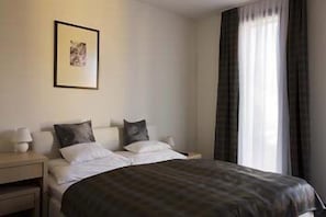 Premium bedding, down comforters, minibar, in-room safe