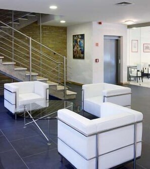 Coin salon dans le hall