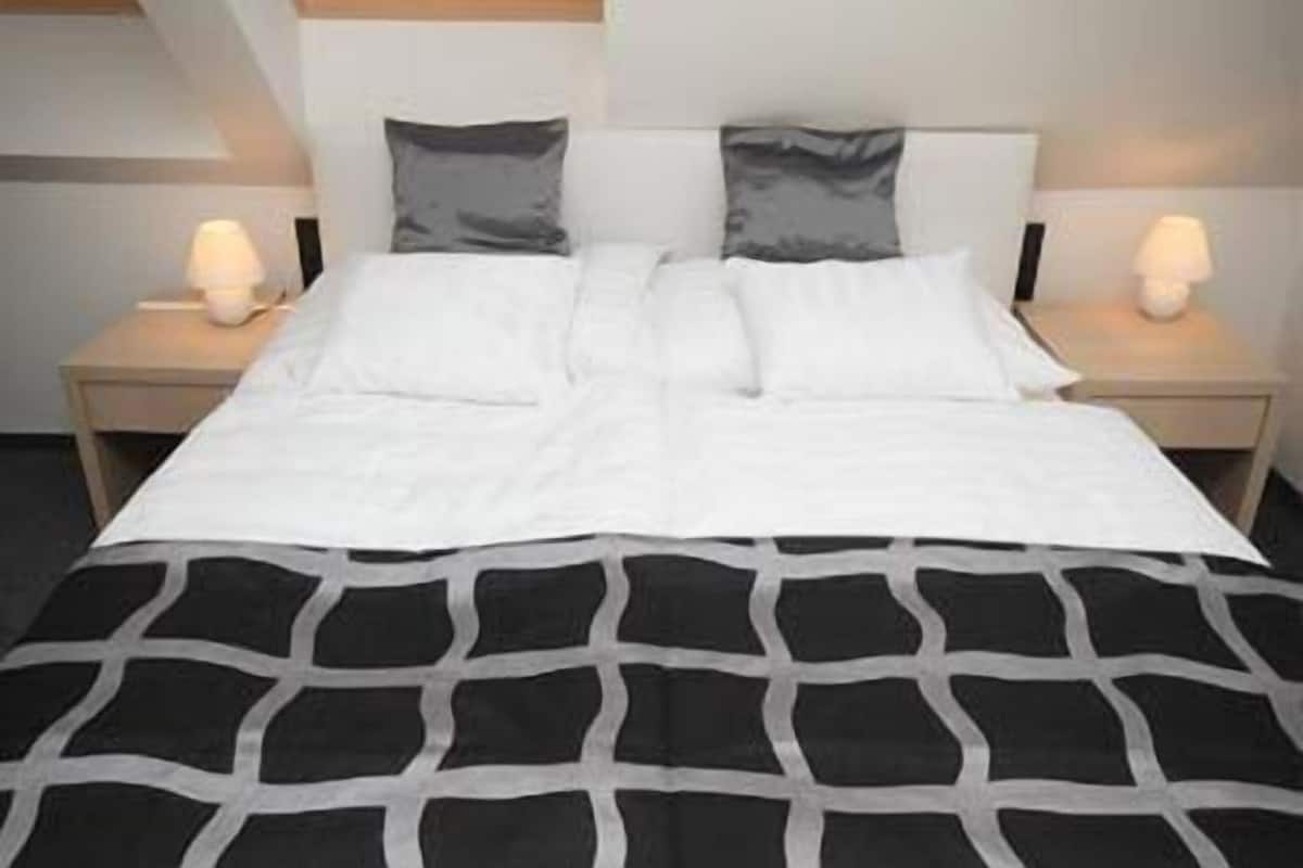 single room | premium bedding, down duvets, minibar, in-room safe