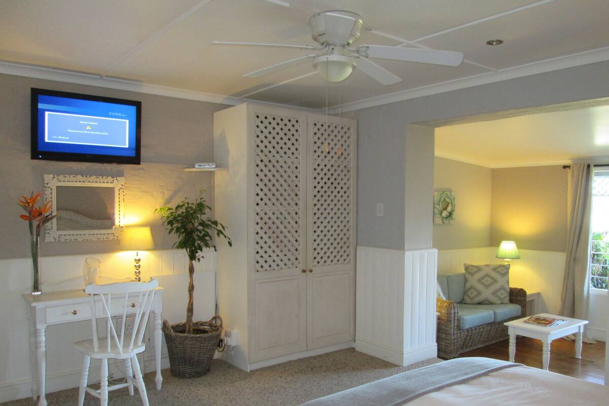 Egyptian cotton sheets, premium bedding, down comforters, in-room safe